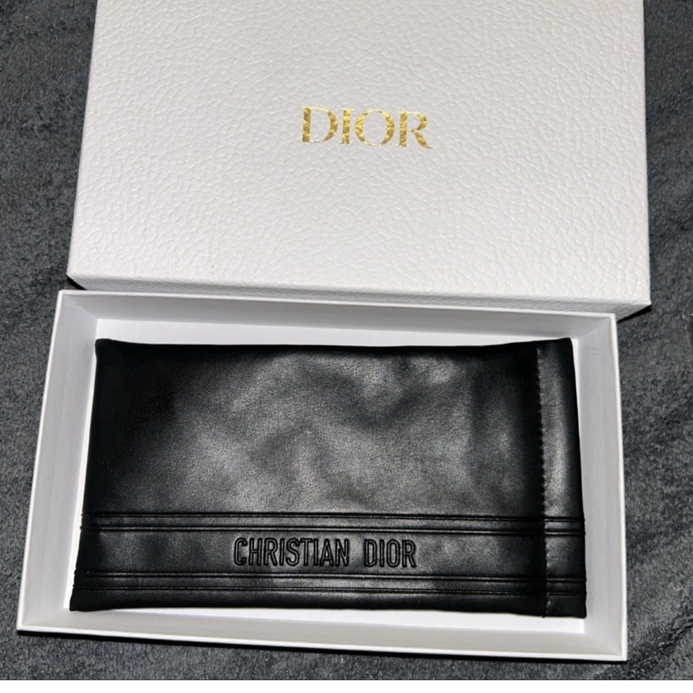 FLASH SALE🔥🔥NWT CHRISTIAN DIOR GLASSES POUCH💗💗💗